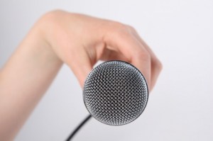 singer--hands--microphone--people_3297822