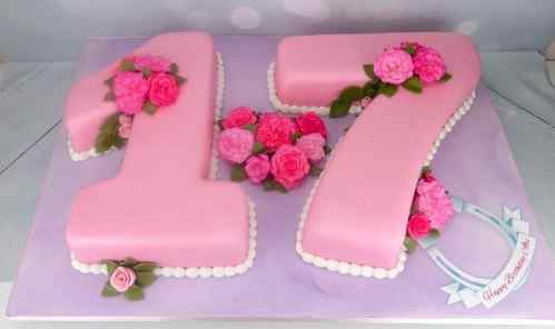 horseshoe-17-shaped-birthday-cake-suffolk-essex-london